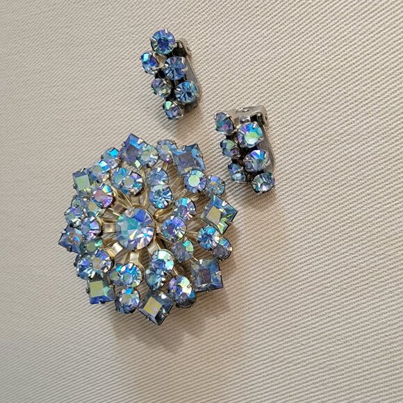 Vintage Triad Blue Aurora Borealis Rhinestone Brooch and Clip-on Earring Set - Picture 5 of 10